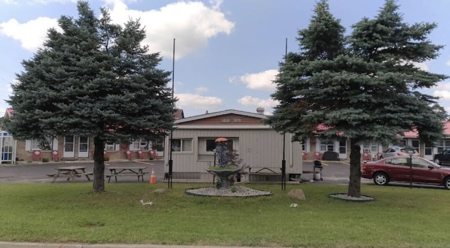 Exterior & Views 2, Maple Leaf Motel, Haldimand-Norfolk