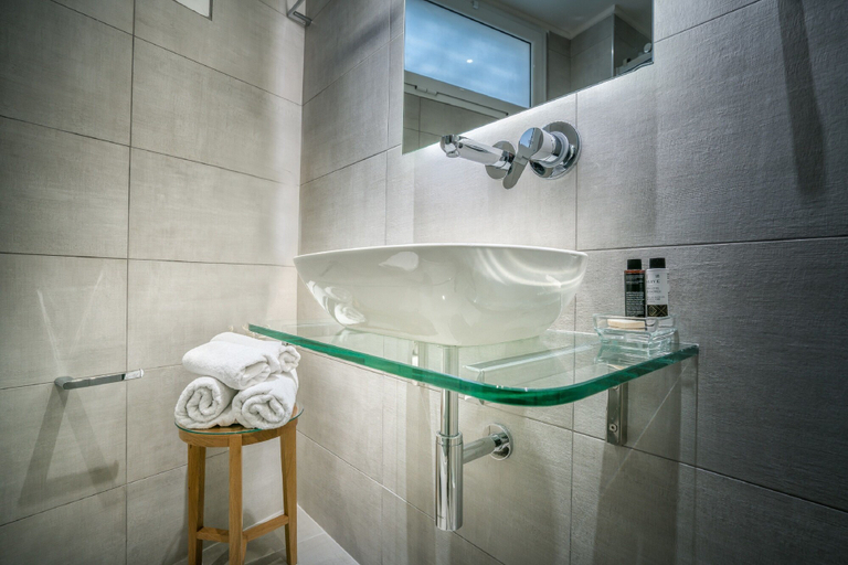 Bathroom 4, Phoenix Hotel, Ionian Islands