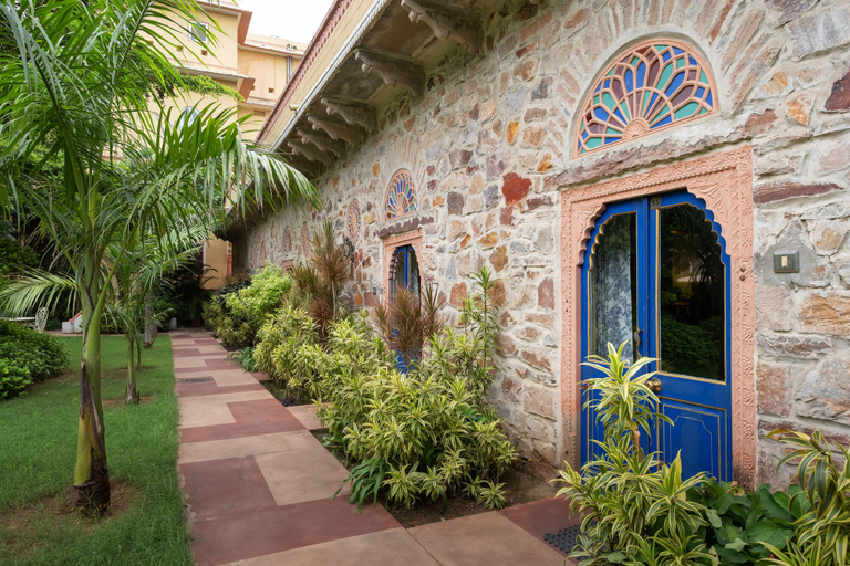 Exterior & Views