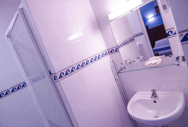 Bathroom 4, Hotel Paris Bruxelles, Paris
