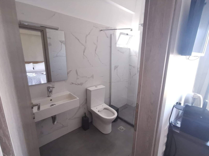 Bathroom 4, Stalis Drops, Crete