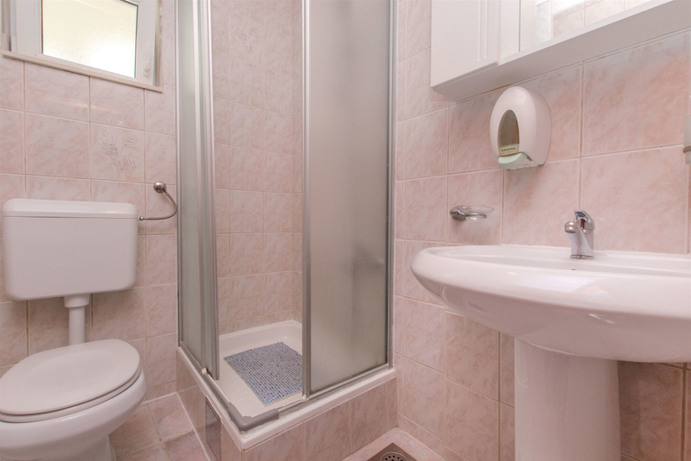 Bathroom 3, Apartments Fani, Bol