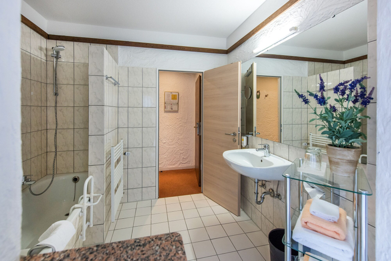 Bathroom 5, Contel Hotel Koblenz, Koblenz