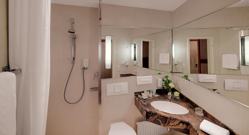 Bathroom 5, Hotel am Rathaus, Augsburg