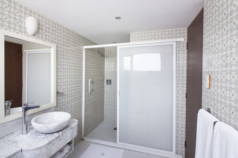 Bathroom 4, Hotel MX garibaldi CDMX, Trademark Collection by Wyndham, Mexico City