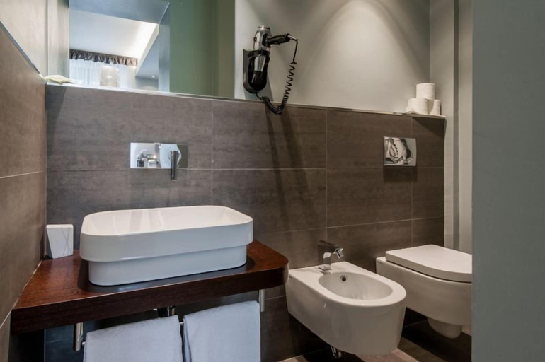 Bathroom 4, Montebello Hotel, Pistoia