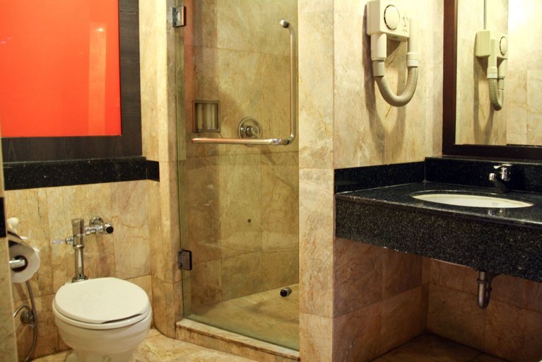 Bathroom 4, BP Grand Suite Hotel, Hat Yai