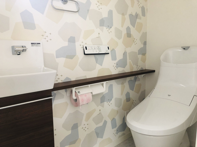 Bathroom 3, Charlie's House, Osaka
