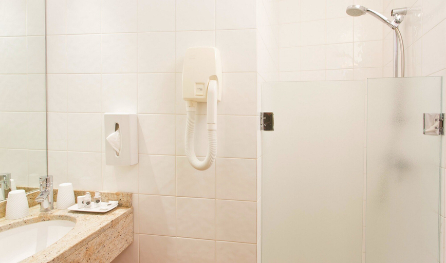 Bathroom 5, Hôtel Ducs D'Anjou, Paris