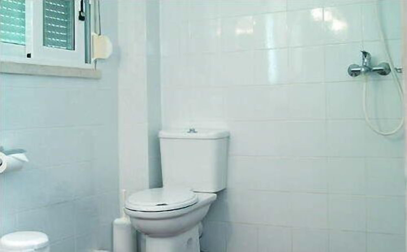 Bathroom 4, Phoenix Apartments, Crete