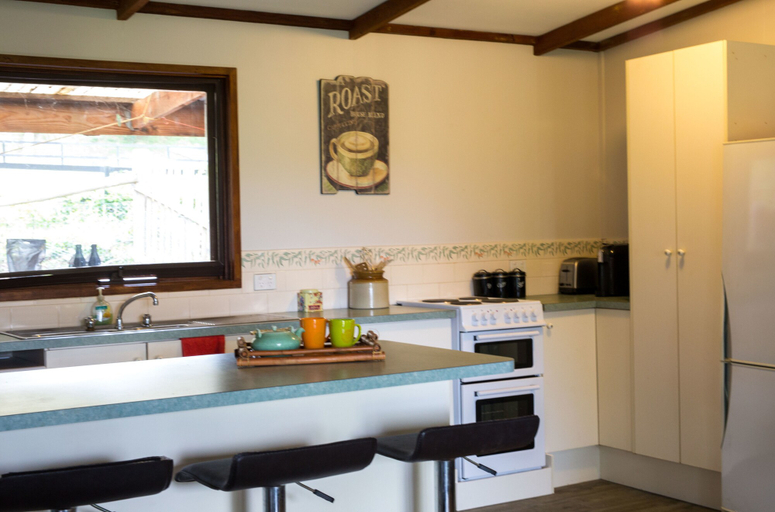 Others 5, Rustic Country Lane Farmhouse in Lysterfield, Knox - South