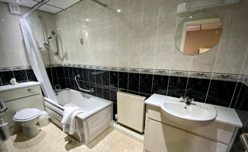 Bathroom 4, Doric Hotel, Blackpool