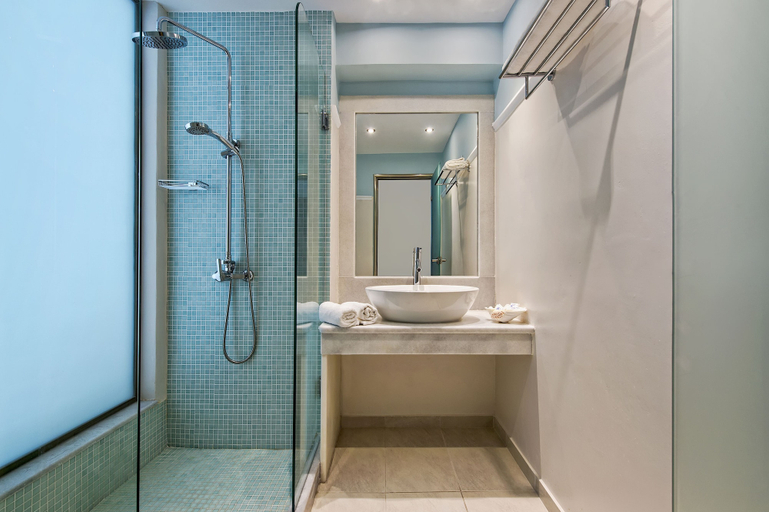 Bathroom 5, Hotel Makarios, South Aegean