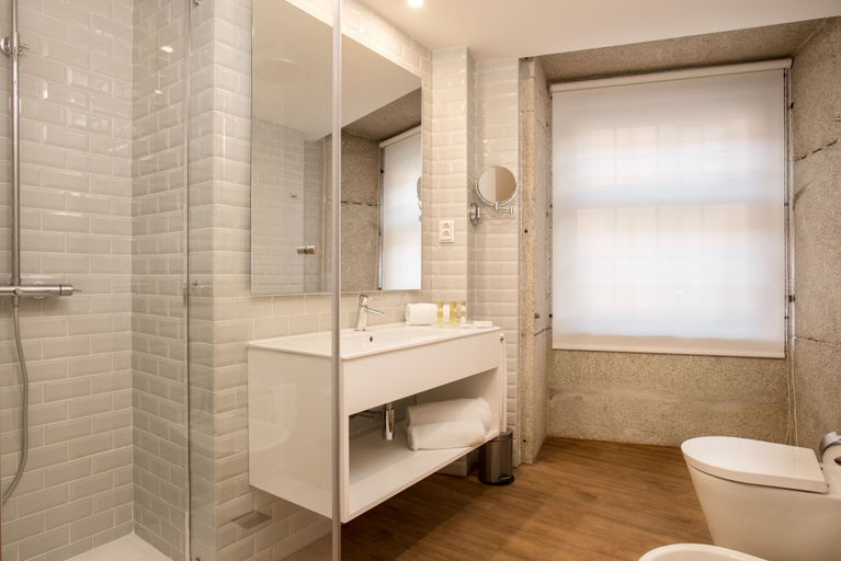 Bathroom 5, Dorma Almada Porto, Porto