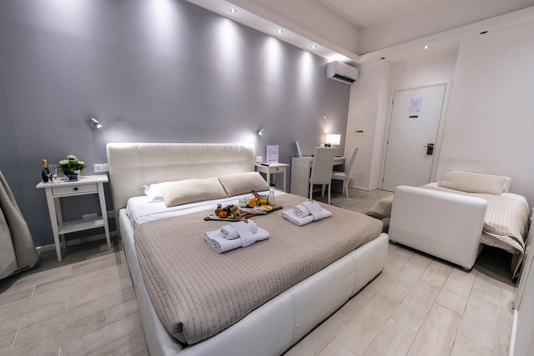 Bedroom 4, Bella Roma Luxury Accomodation, Roma