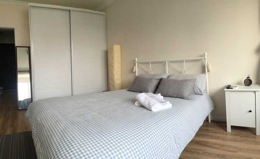 Bedroom 2, Henry's Apartment - South Shanxi Road, Shanghai