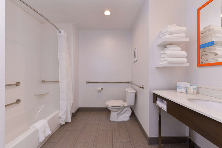 Bathroom 4, Hampton Inn & Suites Port Aransas, Nueces