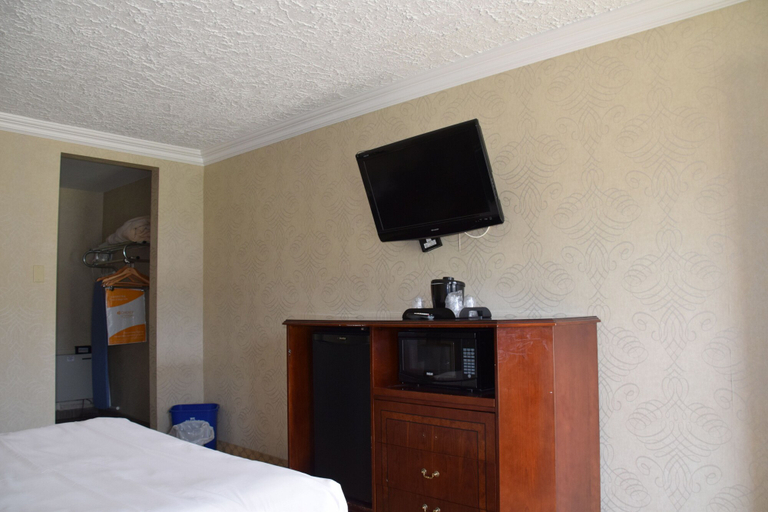 Bedroom 5, Festival Courtyard Inn, Perth