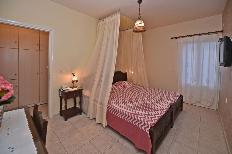Bedroom 2, Matas' Apartments, South Aegean