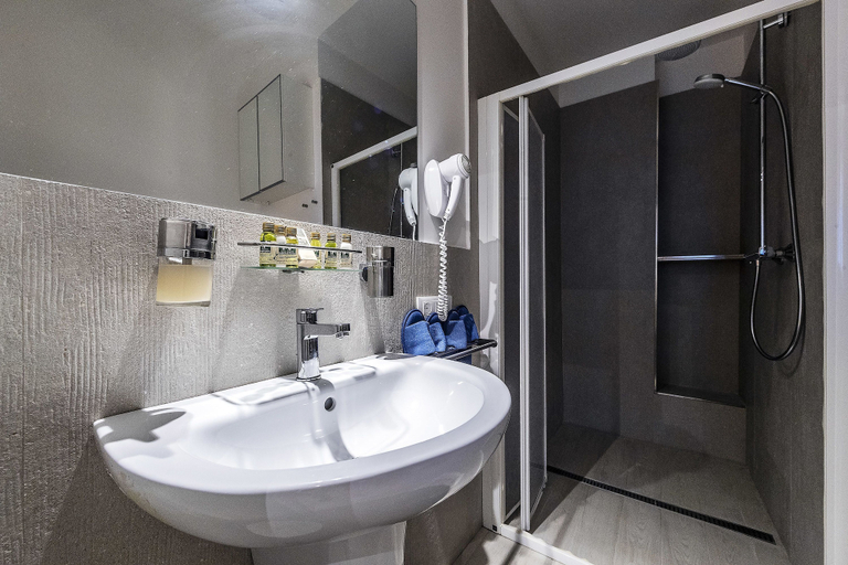 Bathroom 5, Bella Roma Luxury Accomodation, Roma