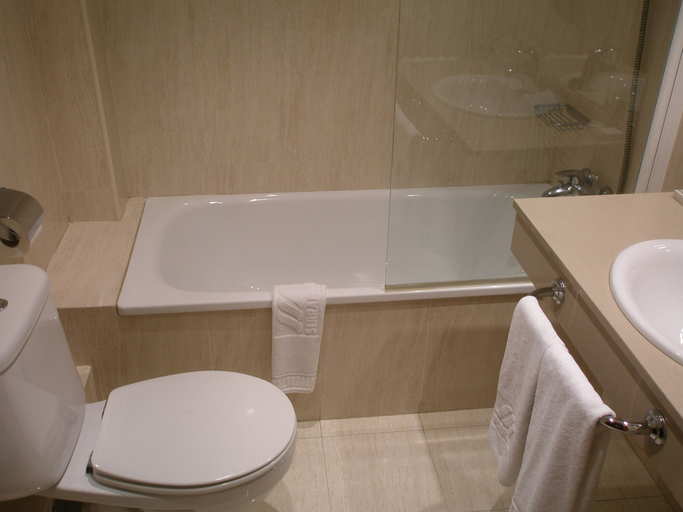 Bathroom 4, Riu Nere, Lleida