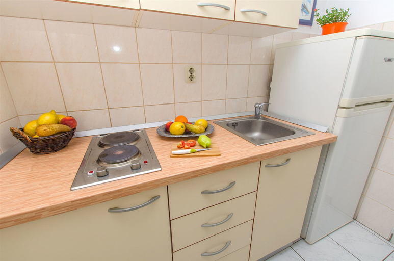 Others 4, Apartments Anita, Jelsa