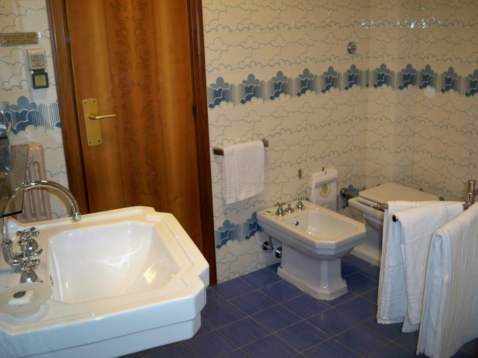 Bathroom 5, Taormina Park Hotel, Messina