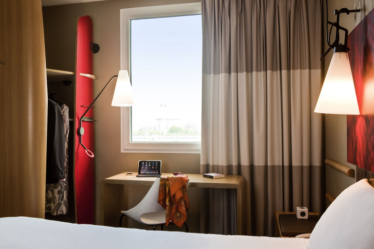Bedroom 3, ibis Paris la Defense Courbevoie, Hauts-de-Seine