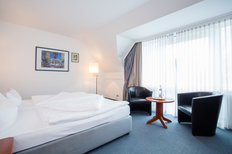 Bedroom 4, Hotel Stadt Norderstedt, Segeberg