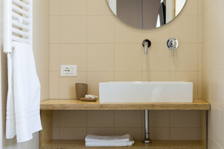 Bathroom 2, Il Grande Blu, Latina