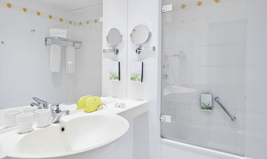 Bathroom 5, Living Hotel Weißensee, Berlin