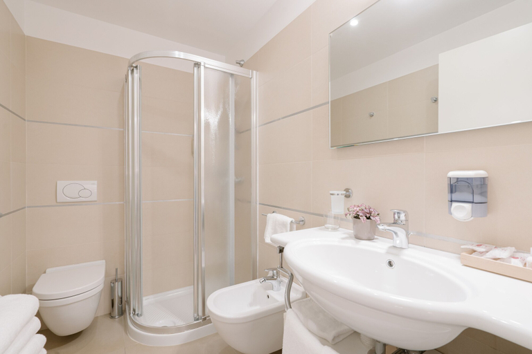 Bathroom 4, Giulietta E Romeo Hotel, Verona