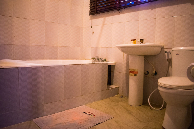 Bathroom 3, Esporta Suites (Agindingbi), Ikeja