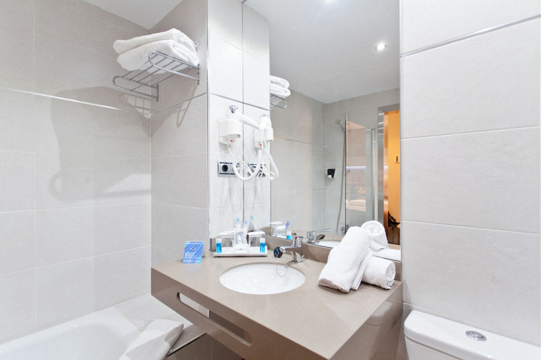 Bathroom 5, Hotel Porcel Sabica, Granada