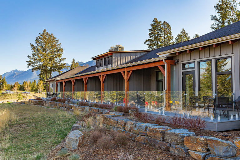 Exterior & Views