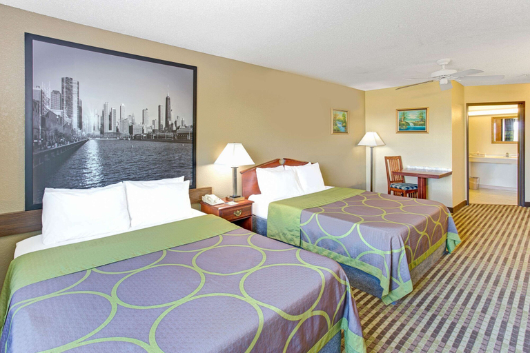 Bedroom 3, Super 8 by Wyndham Gurnee, Lake
