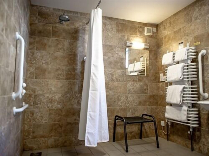 Bathroom 4, The White Horse Inn, Suffolk