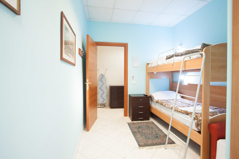 Bedroom 3, Eva Holiday, Rome