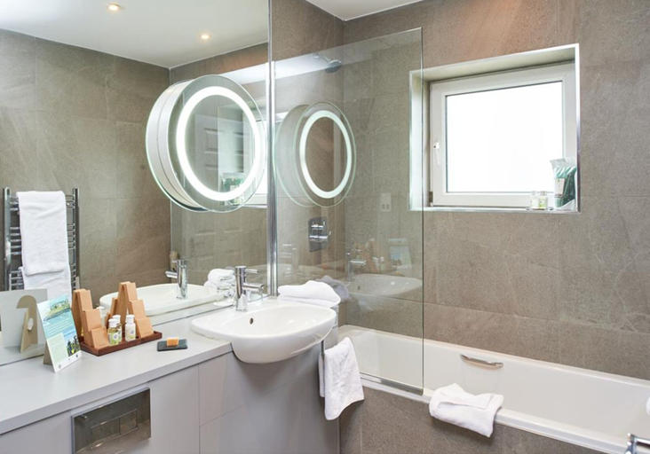 Bathroom 5, Armada Hotel