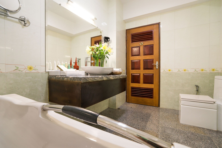Bathroom 4, Hotel Shwe Pyi Thar, Mandalay