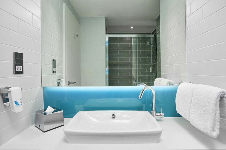 Bathroom 4, Holiday Inn Express BELFAST CITY by IHG, Belfast