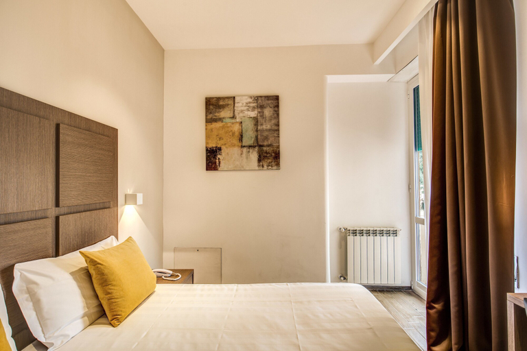 Bedroom 2, House Garden, Rome