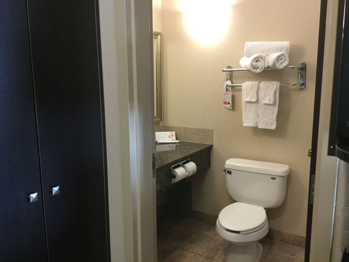Bathroom 4, Ramada by Wyndham Pincher Creek, Division No. 3