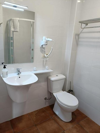 Bathroom 3, Albergue Miraiso, A Coruña