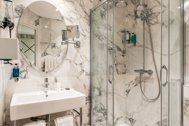 Bathroom 4, Hôtel Jardin le Bréa, Paris