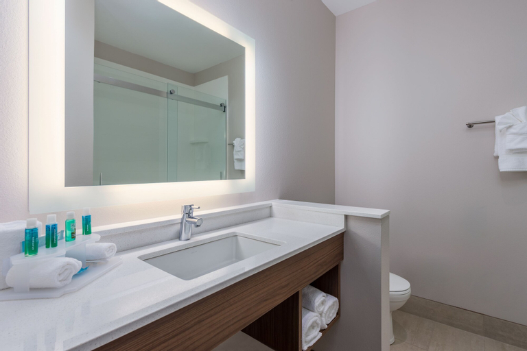 Bathroom 11