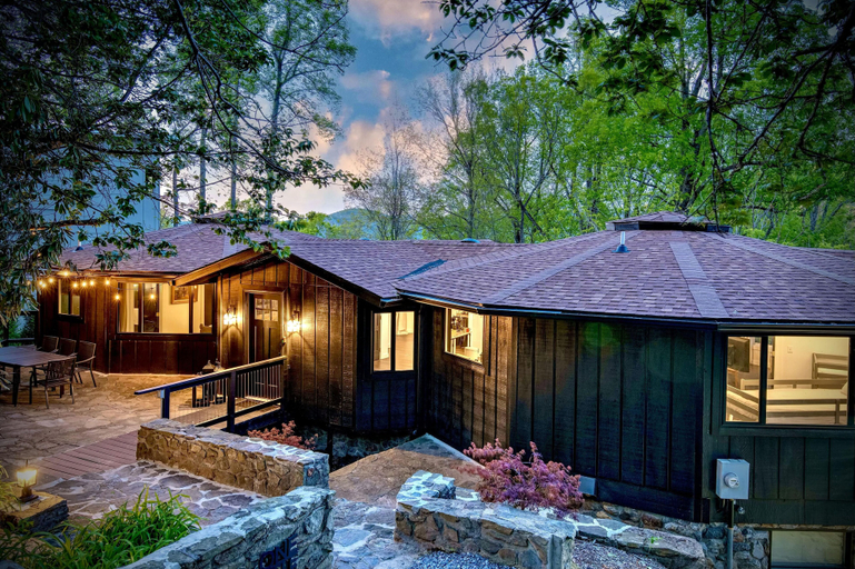 Exterior & Views 2, La Maison Mirch - Luxe Design Retreat, Buncombe