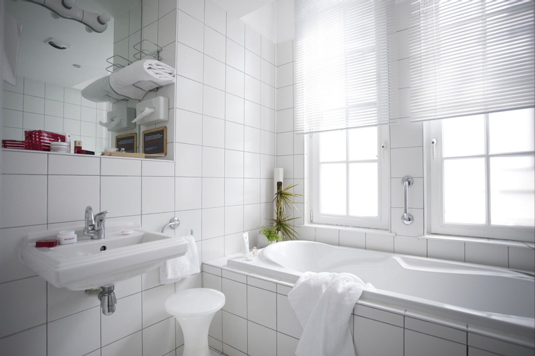 Bathroom 4