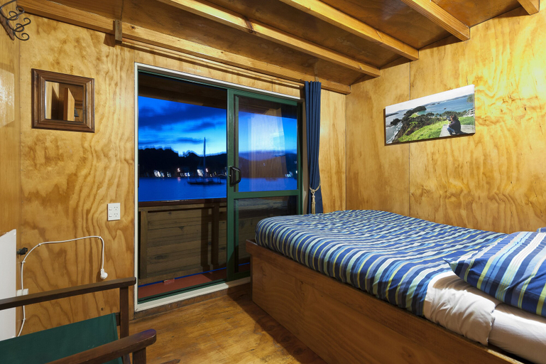 Bedroom 3, The Rock Adventure Cruise, Far North