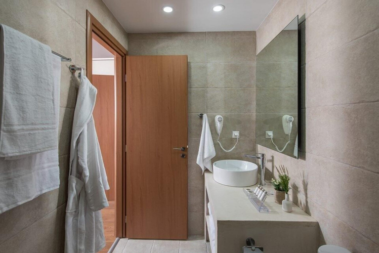 Bathroom 5, Bluebell Luxury Suites, Crete